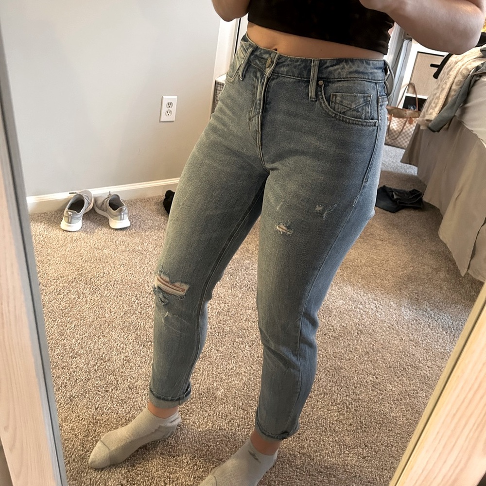 Light wash, High-rise relaxed fit mom jeans